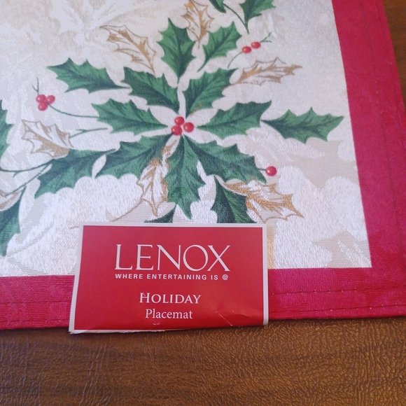 Lenox - Golden Holly Holiday Placemats - Set of 4 - NEW - Picture 2 of 5